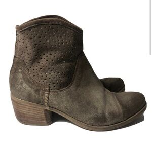 Khrio Anthropologie Taupe Suede Booties. Size 37.